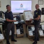 Lecce: GdF sequestra 11mila paia di calze contraffatte