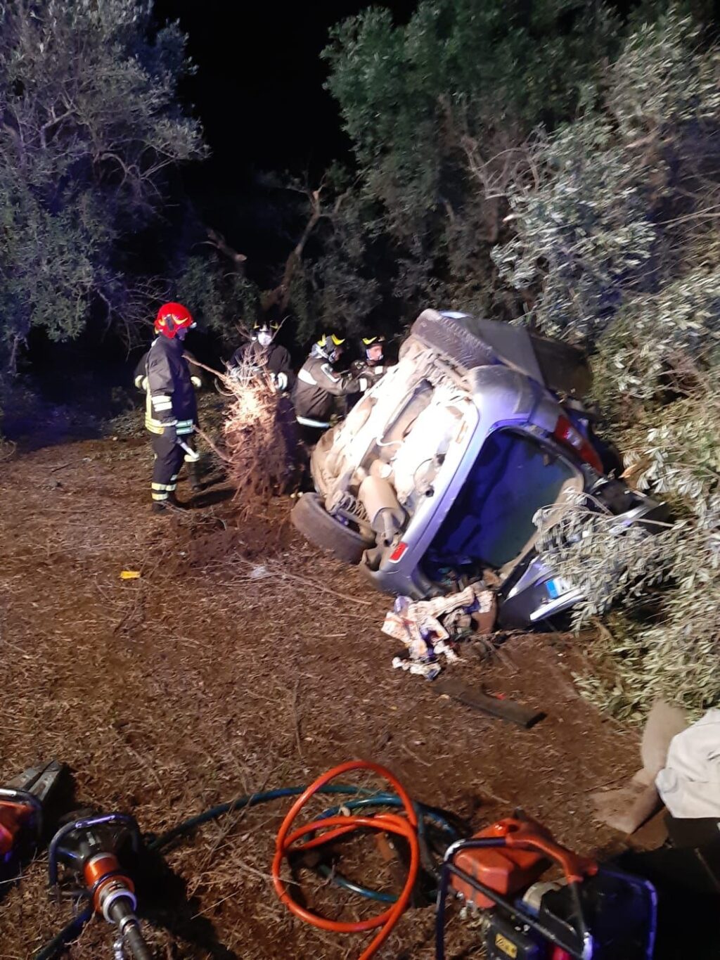 Tragedia sulla Cerignola-Candela: auto contro albero, due persone decedute