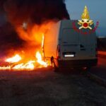 Lecce, furgone a fuoco sulla statale: salvo conducente