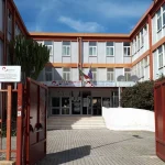 Bari: follia a scuola, spara al prof con una pistola giocattolo