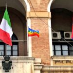 Foggia, la bandiera della pace sventola a Palazzo di Città