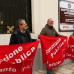 Taranto, sit in di protesta del personale civile della Difesa