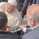 Taranto, Papa Francesco benedice la troccola (video)