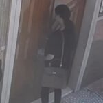 Scassinano la porta di un appartamento, beccate dalle telecamere/VIDEO