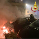 Lecce, due autovetture distrutte da incendi: Indagini in corso