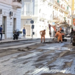 Taranto, Aqp ripristina manto stradale in via Crispi