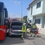 Matera, incidente tra bus e due auto: intervenuti i Vigili del fuoco