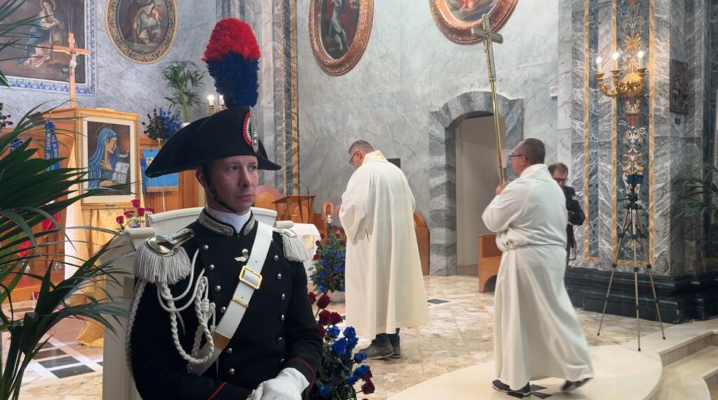 Carabinieri Brindisi celebrano la Virgo Fidelis a San Vito dei Normanni, sottolineando la vicinanza dell'Arma alla comunità.