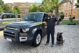 Guardia di Finanza, la nuova Land Rover Defender nella flotta delle auto dei finanzieri