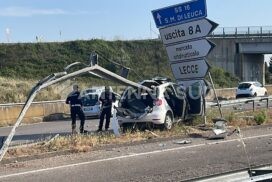 Lecce, centra guardrail che sfonda parabrezza: grave automobilista
