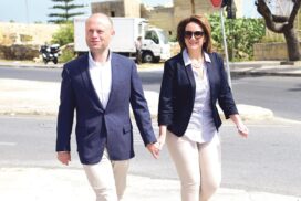 L’ex premier maltese Muscat a Cellino per festeggiare il compleanno della moglie