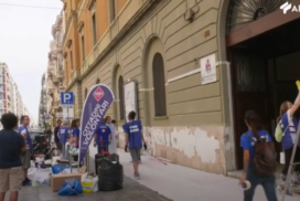 Retake, studenti e volontari ridipingono facciata del liceo "Scacchi" di Bari
