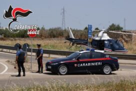 Tricase, controlli a tappeto carabinieri con elicottero: cocaina, marijuana e hascisc. Patenti ritirate