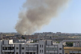 Taranto: Vasto incendio in città (foto)
