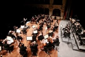 Bari: Sassi contro orchestra Petruzzelli durante concerto