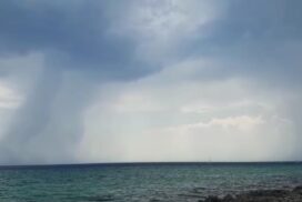 Taranto, paura e danni per una tromba d'aria sulla costa di San Vito [VIDEO]