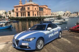 Bari, rinnovato binomio Polizia di Stato e Alfa Romeo: arriva la Giulia in livrea bianco-azzurra