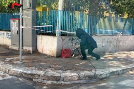 Taranto. Allarme bomba vicino a scuola, carabinieri e artificieri sul posto: era solo una borsa