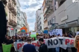 Taranto, sciopero e corteo degli studenti per il clima