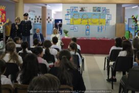 Matera, Polizia tra banchi di scuola: consegnato progetto “Il mio diario” a bimbi delle elementari
